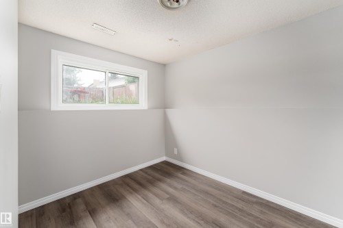 1131 35A Street Nw, Edmonton, AB - Indoor Photo Showing Other Room