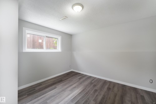 1131 35A Street Nw, Edmonton, AB - Indoor Photo Showing Other Room