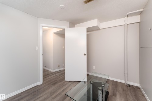 1131 35A Street Nw, Edmonton, AB - Indoor Photo Showing Other Room