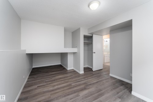 1131 35A Street Nw, Edmonton, AB - Indoor Photo Showing Other Room