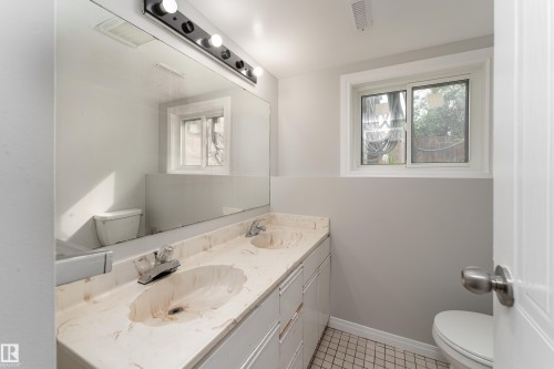 1131 35A Street Nw, Edmonton, AB - Indoor Photo Showing Bathroom