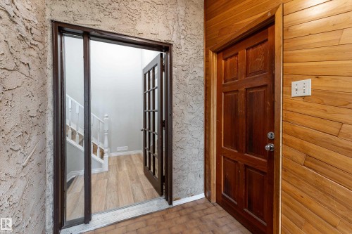 1131 35A Street Nw, Edmonton, AB - Indoor Photo Showing Other Room