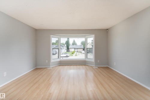 1131 35A Street Nw, Edmonton, AB - Indoor Photo Showing Other Room