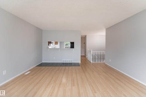 1131 35A Street Nw, Edmonton, AB - Indoor Photo Showing Other Room