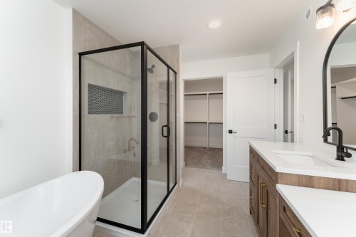18 Tenuto Link, Spruce Grove, AB - Indoor Photo Showing Bathroom