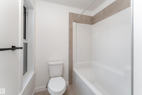 18 Tenuto Link, Spruce Grove, AB - Indoor Photo Showing Bathroom