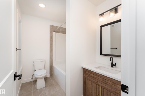 18 Tenuto Link, Spruce Grove, AB - Indoor Photo Showing Bathroom
