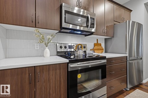 2015 74 Street Sw, Edmonton, AB - Indoor Photo Showing Kitchen With Stainless Steel Kitchen