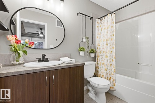 2015 74 Street Sw, Edmonton, AB - Indoor Photo Showing Bathroom