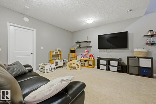 2015 74 Street Sw, Edmonton, AB - Indoor