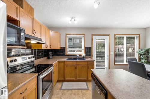 #27 290 Spruce Ridge Rd, Spruce Grove, AB - Indoor Photo Showing Kitchen With Double Sink
