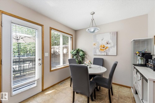 #27 290 Spruce Ridge Rd, Spruce Grove, AB - Indoor Photo Showing Dining Room