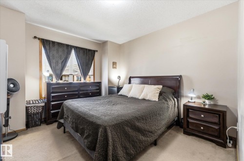 #27 290 Spruce Ridge Rd, Spruce Grove, AB - Indoor Photo Showing Bedroom