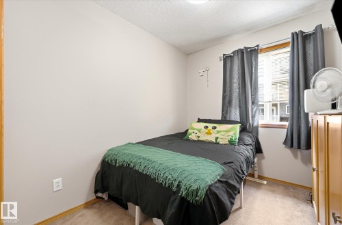 #27 290 Spruce Ridge Rd, Spruce Grove, AB - Indoor Photo Showing Bedroom