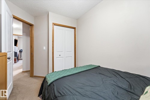 #27 290 Spruce Ridge Rd, Spruce Grove, AB - Indoor Photo Showing Bedroom