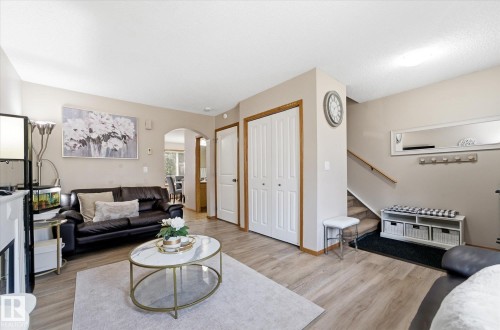 #27 290 Spruce Ridge Rd, Spruce Grove, AB - Indoor Photo Showing Living Room