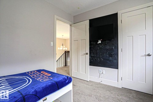 4642 Charles Way Sw, Edmonton, AB - Indoor Photo Showing Bedroom