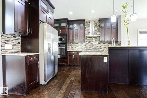 4642 Charles Way Sw, Edmonton, AB - Indoor Photo Showing Kitchen With Upgraded Kitchen