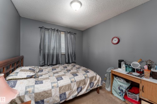611 Kirkness Road Nw, Edmonton, AB - Indoor Photo Showing Bedroom