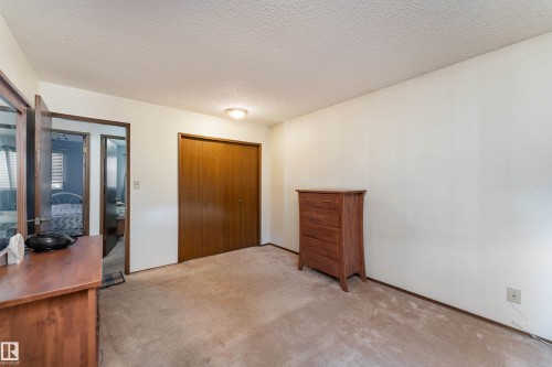 611 Kirkness Road Nw, Edmonton, AB - Indoor Photo Showing Other Room