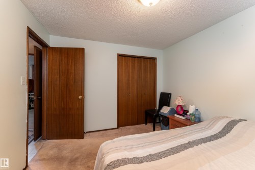 611 Kirkness Road Nw, Edmonton, AB - Indoor Photo Showing Bedroom
