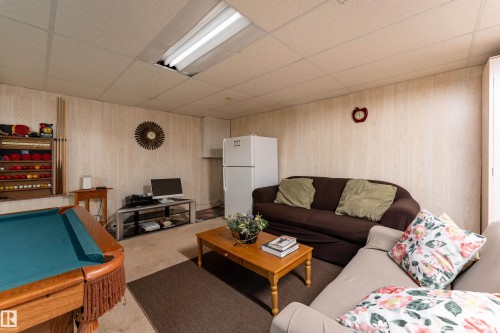 611 Kirkness Road Nw, Edmonton, AB - Indoor