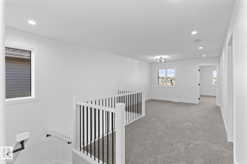 90 Spring Link, Spruce Grove, AB - Indoor Photo Showing Other Room