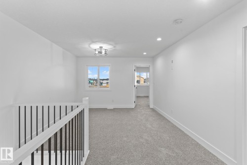90 Spring Link, Spruce Grove, AB - Indoor Photo Showing Other Room