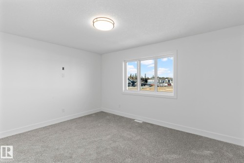 90 Spring Link, Spruce Grove, AB - Indoor Photo Showing Other Room