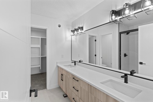 90 Spring Link, Spruce Grove, AB - Indoor Photo Showing Bathroom