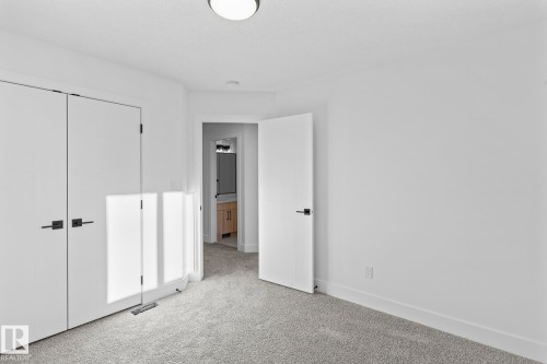 90 Spring Link, Spruce Grove, AB - Indoor Photo Showing Other Room