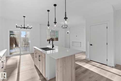 90 Spring Link, Spruce Grove, AB - Indoor Photo Showing Kitchen With Double Sink With Upgraded Kitchen