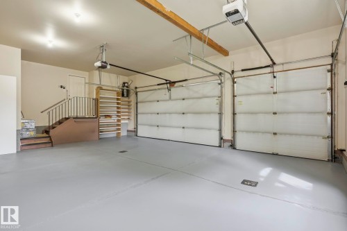 926 Hollingsworth Bend Nw, Edmonton, AB - Indoor Photo Showing Garage