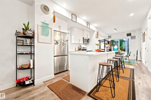 #64 655 Watt Bv Sw, Edmonton, AB - Indoor Photo Showing Kitchen