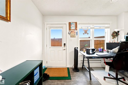 #64 655 Watt Bv Sw, Edmonton, AB - Indoor Photo Showing Office