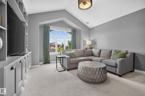 3256 Winspear Crescent Sw, Edmonton, AB - Indoor Photo Showing Living Room