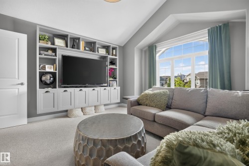 3256 Winspear Crescent Sw, Edmonton, AB - Indoor Photo Showing Living Room