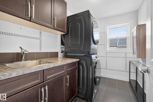 3256 Winspear Crescent Sw, Edmonton, AB - Indoor Photo Showing Laundry Room