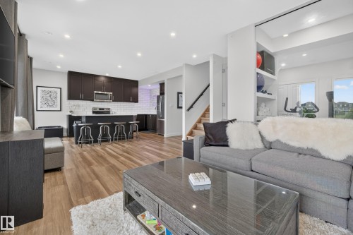3256 Winspear Crescent Sw, Edmonton, AB - Indoor Photo Showing Other Room