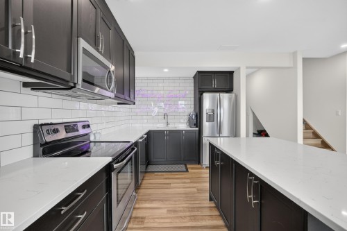 3256 Winspear Crescent Sw, Edmonton, AB - Indoor Photo Showing Kitchen With Upgraded Kitchen