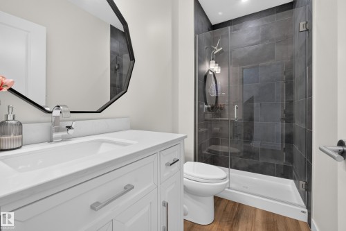 3256 Winspear Crescent Sw, Edmonton, AB - Indoor Photo Showing Bathroom