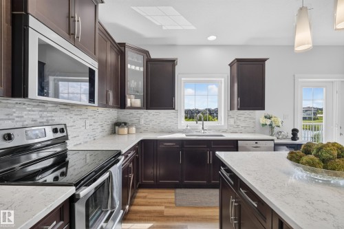 3256 Winspear Crescent Sw, Edmonton, AB - Indoor Photo Showing Kitchen With Upgraded Kitchen