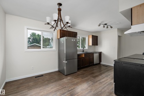 4728 48 Avenue, Wetaskiwin, AB - Indoor Photo Showing Kitchen