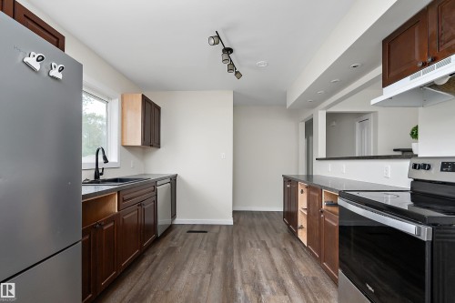 4728 48 Avenue, Wetaskiwin, AB - Indoor Photo Showing Kitchen