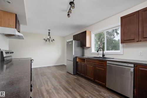 4728 48 Avenue, Wetaskiwin, AB - Indoor Photo Showing Kitchen