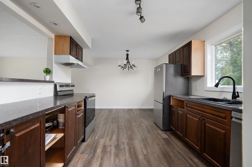 4728 48 Avenue, Wetaskiwin, AB - Indoor Photo Showing Kitchen With Double Sink