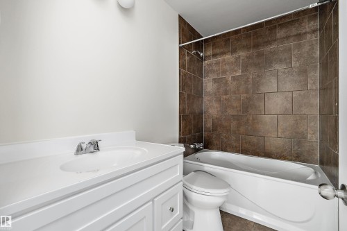 4728 48 Avenue, Wetaskiwin, AB - Indoor Photo Showing Bathroom