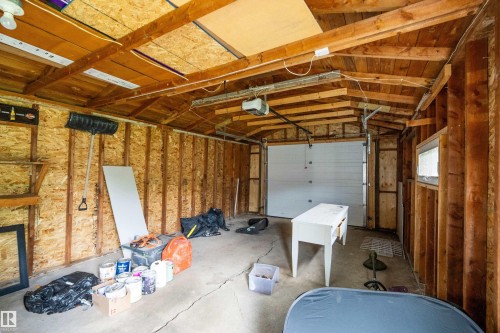 4728 48 Avenue, Wetaskiwin, AB - Indoor Photo Showing Garage
