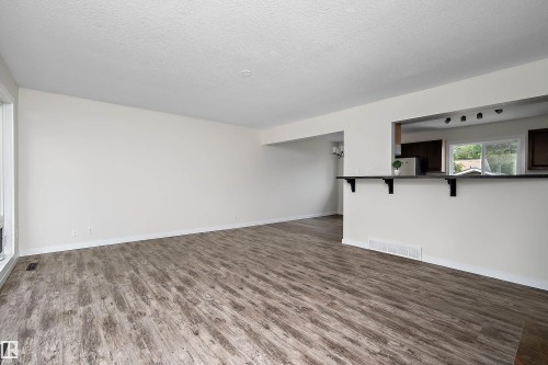 4728 48 Avenue, Wetaskiwin, AB - Indoor