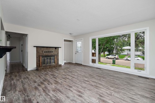 4728 48 Avenue, Wetaskiwin, AB - Indoor Photo Showing Living Room With Fireplace